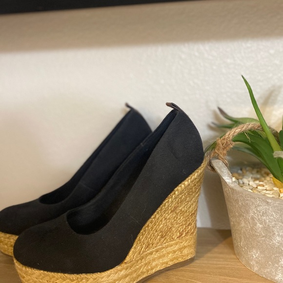 ALDO Wedges - Picture 3 of 11